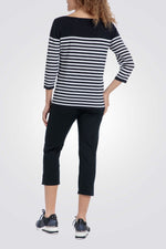 מכנסי קפרי שסעים בצדדים בצבע נייבי