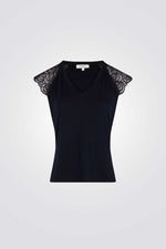 טישירט כתפיות תחרה צווארון וי בצבע נייבי