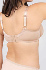 חזייה ספייסר ותחרה בז'