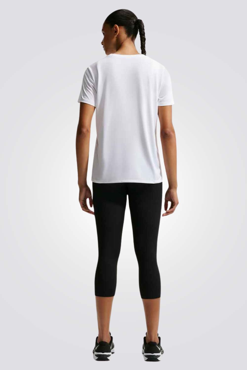 טישירט ספורט Nike Dri-FIT לנשים | נייקי