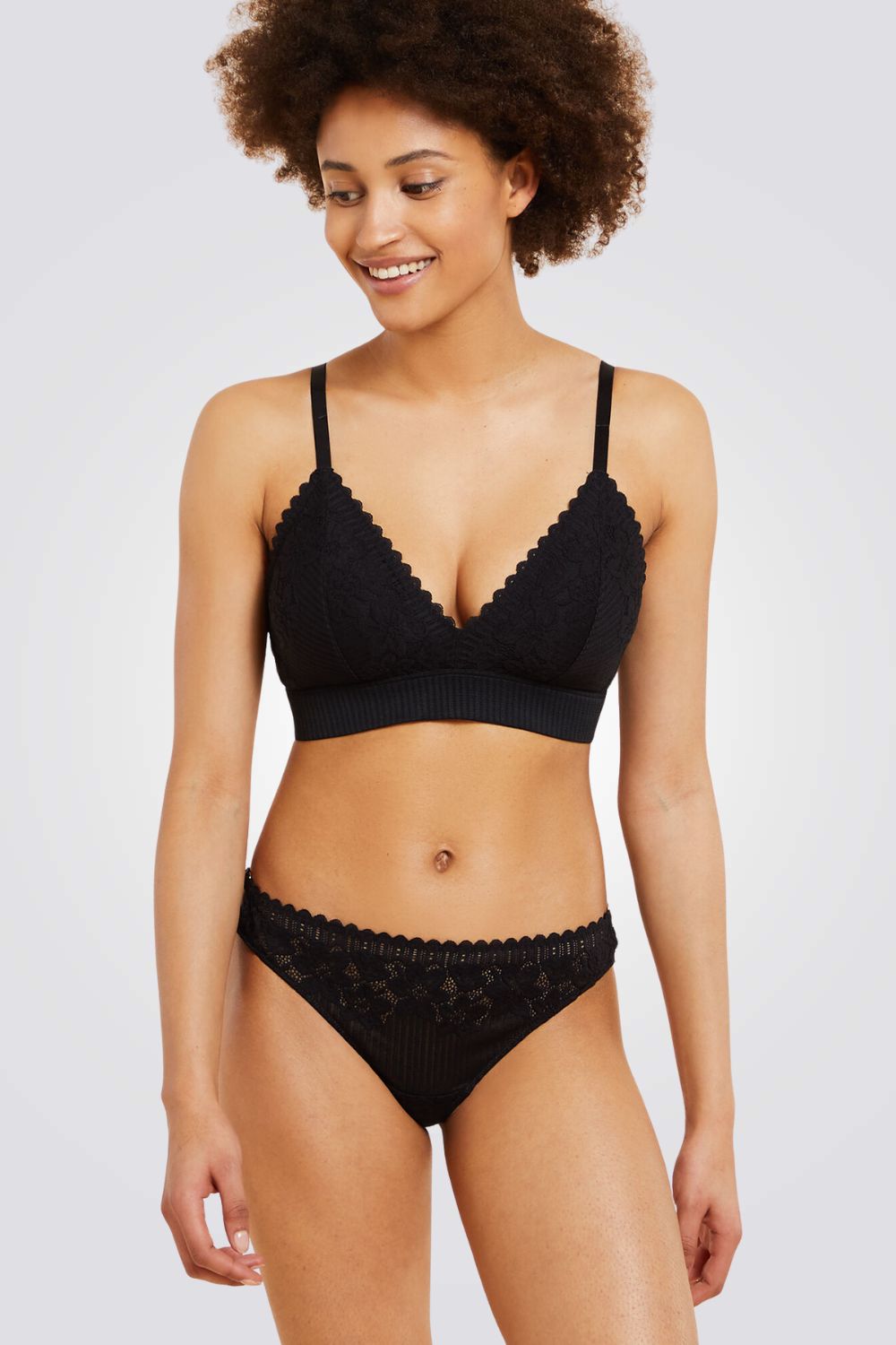 תחתונים ברזילאיים מבד תחרה YOUNG