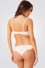 תחתוני טנגה בצבע לבן