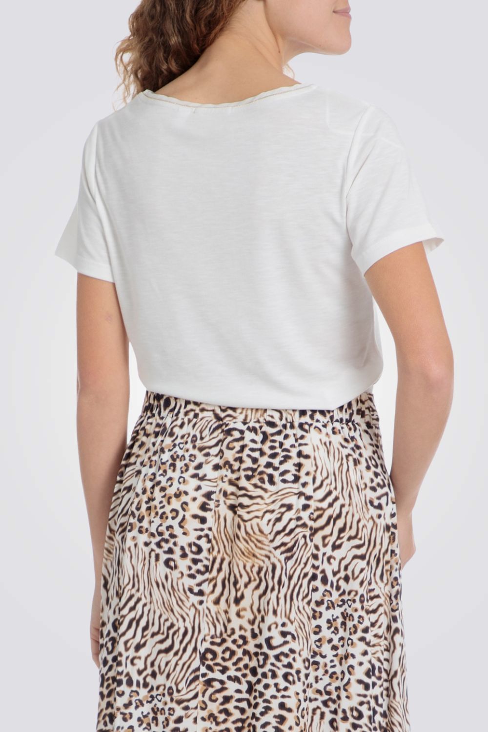 טישירט לנשים בצבע לבן עם הדפס חיות 