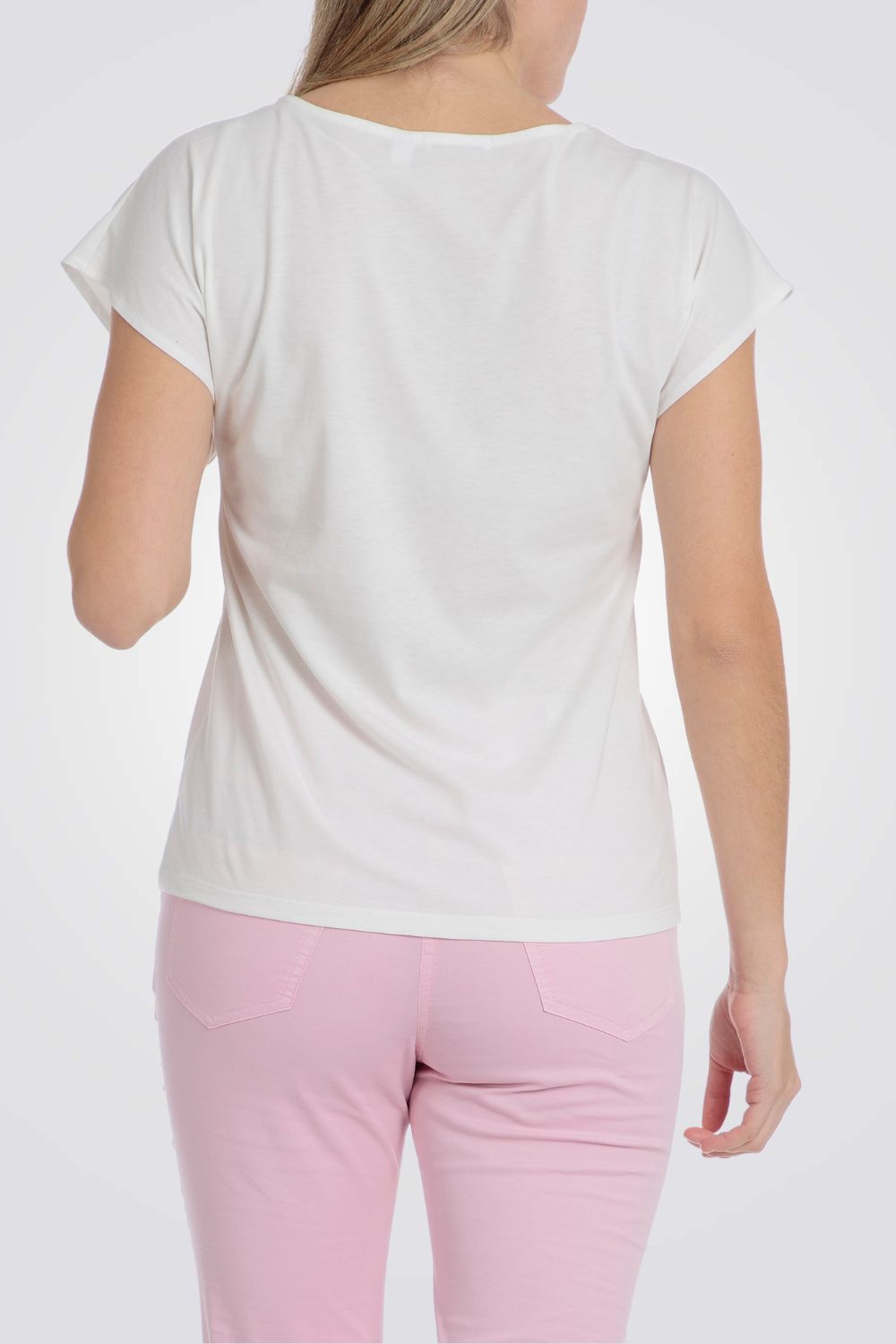 טישירט בצבע לבן הדפס בחזית