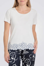 טישירט בצבע לבן רקמה פרחונית