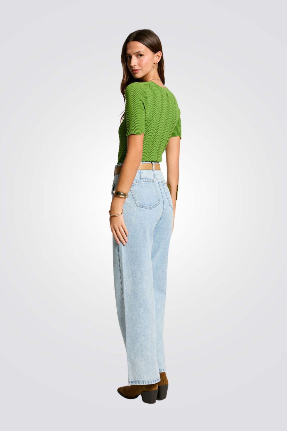 סריג שרוולים קצרים בטקסטורת גלים בצבע ירוק