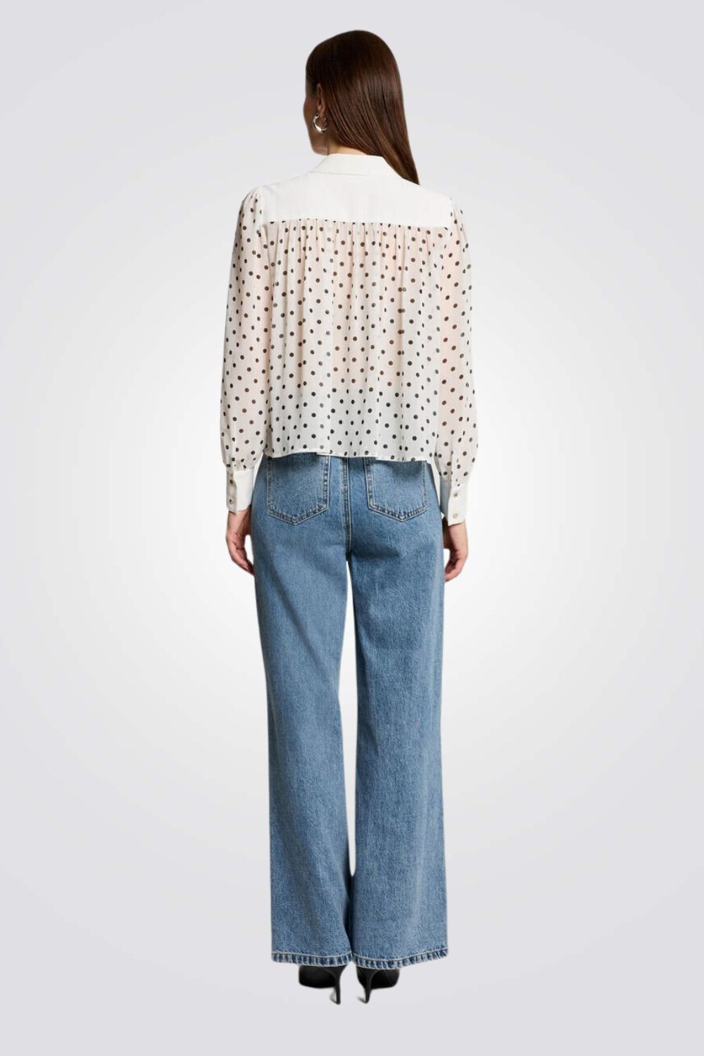 חולצה מכופתרת פליסה מנוקדת בצבע אופוויט