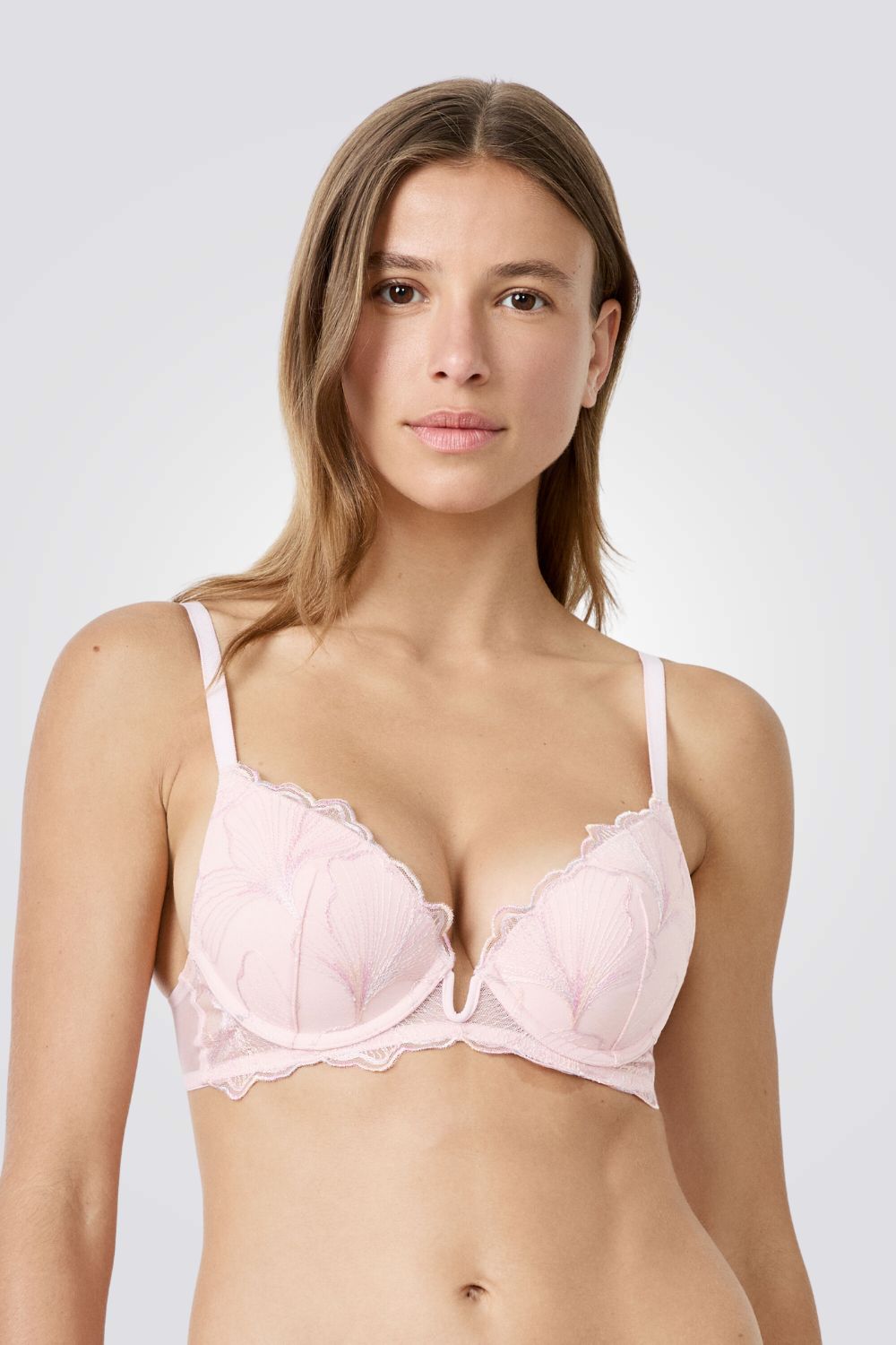 חזיית פוש-אפ בעיצוב עדין | איתם