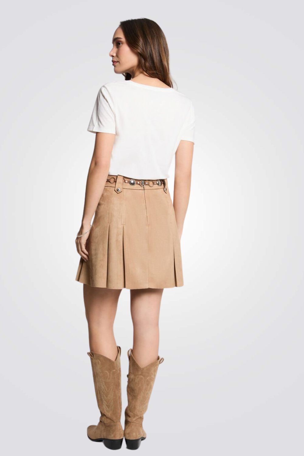 טישירט עיטורי תחרה בצבע לבן