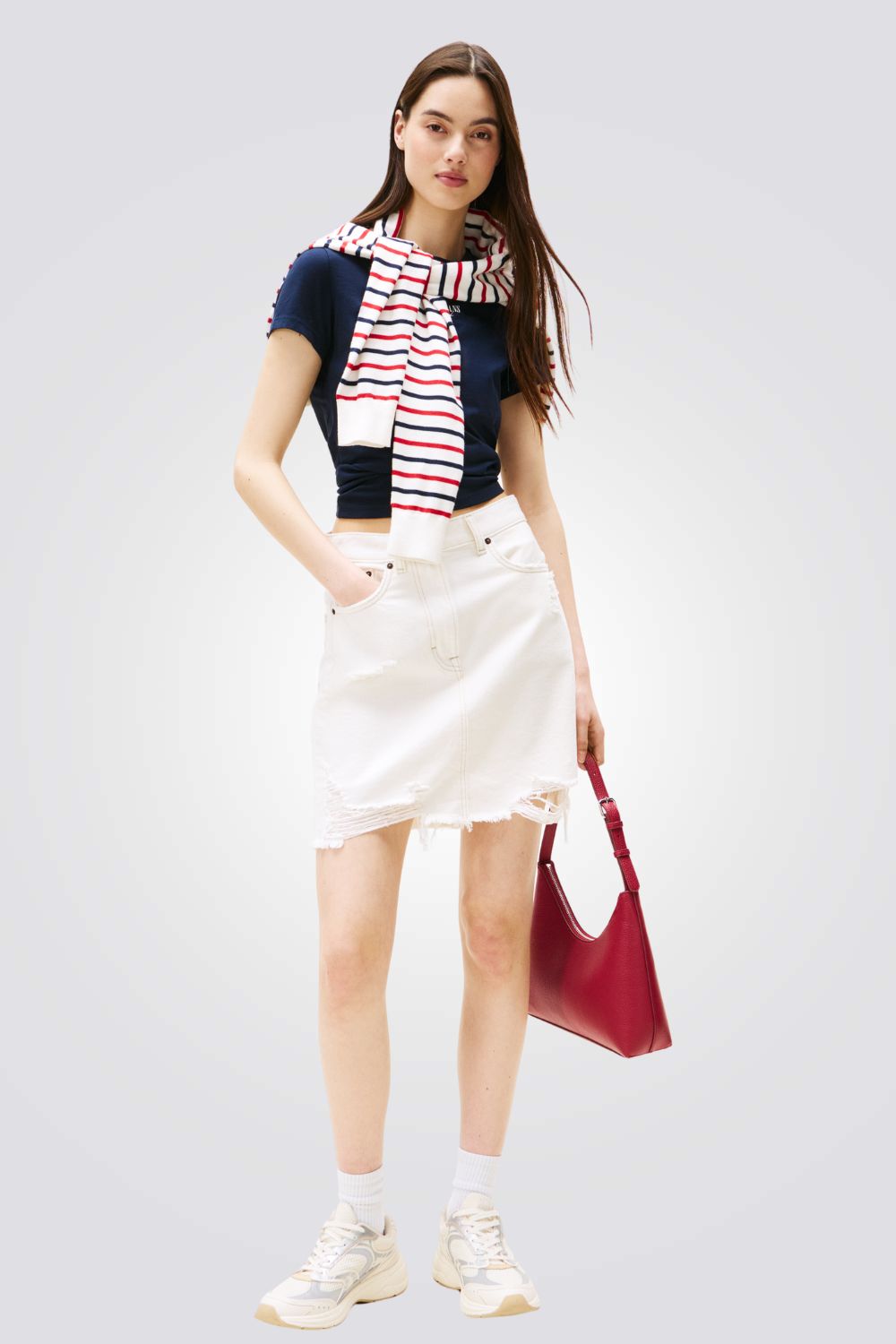 טישירט לנשים בצבע נייבי עם לוגו 
