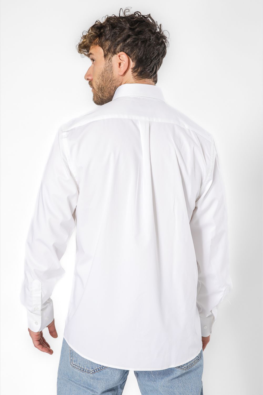 חולצה מכופתרת קלאסית