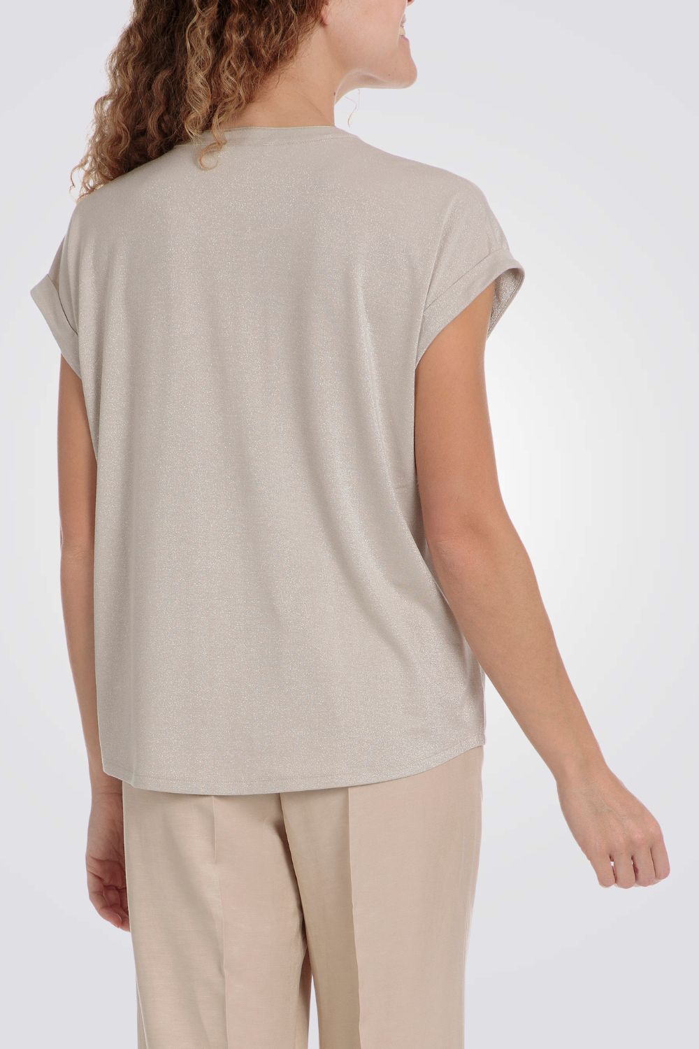 טישרט בצבע בז' דיטיילס מתכתי