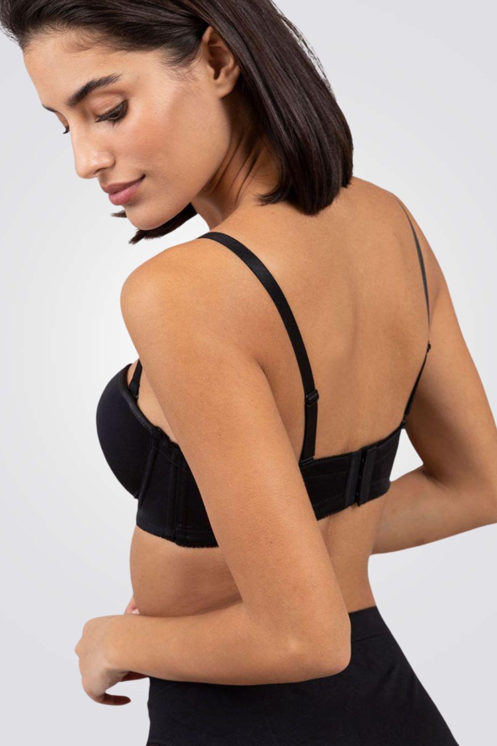 חזיית סטרפלס חלקה בצבע שחור