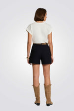 טישירט עיטור רקמת פרח מנצנץ בצבע לבן