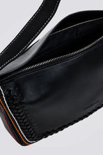 תיק כתף עם עיטורי תפרים | דזיגוואל 
