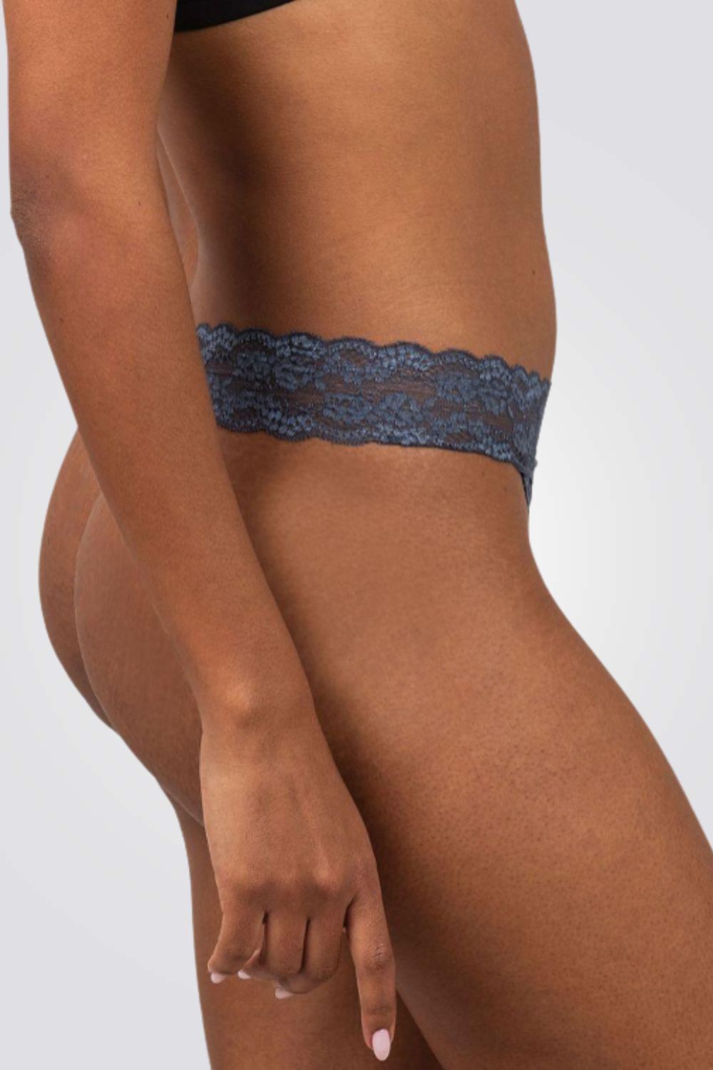 תחתוני חוטיני בעיצוב תחרה | פמינה