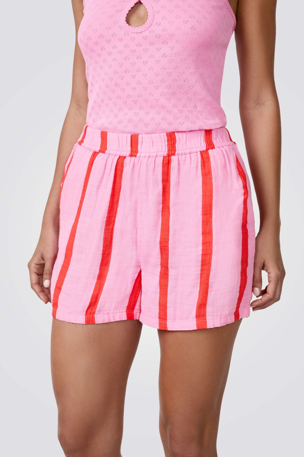 מכנסיים קצרים בצבעוניות נועזת | איתם