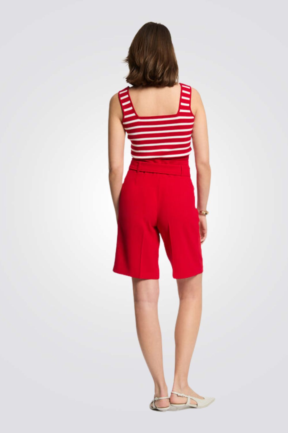 מכנסי ברמודה גזרה גבוהה בצבע אדום