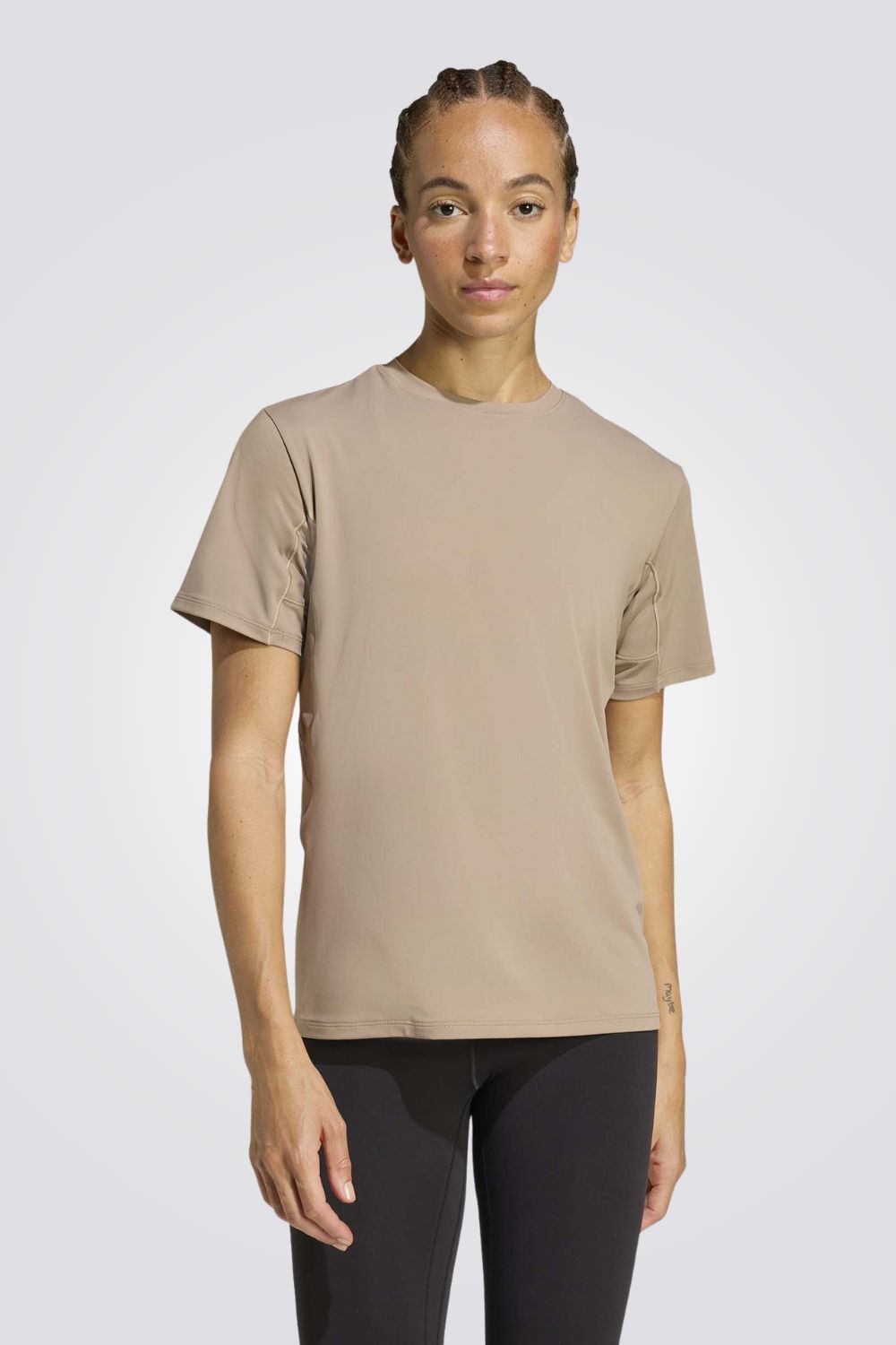 חולצת ספורט קצרה לנשים | אדידס