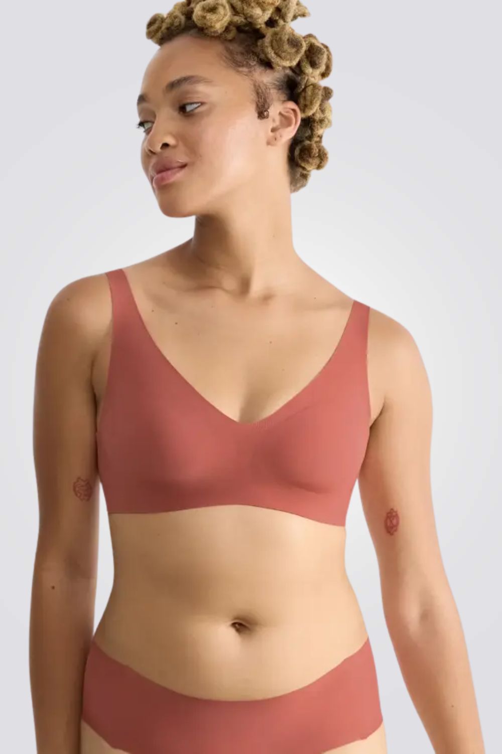 חזייה ללא ברזלים לנשים