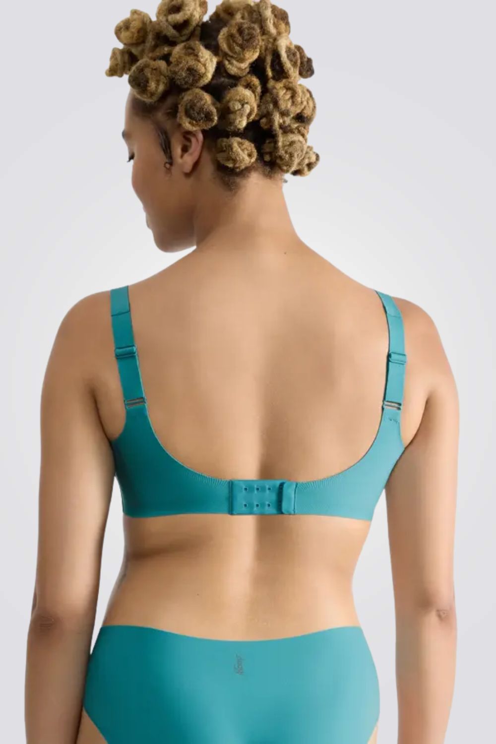 חזייה ללא ברזלים לנשים