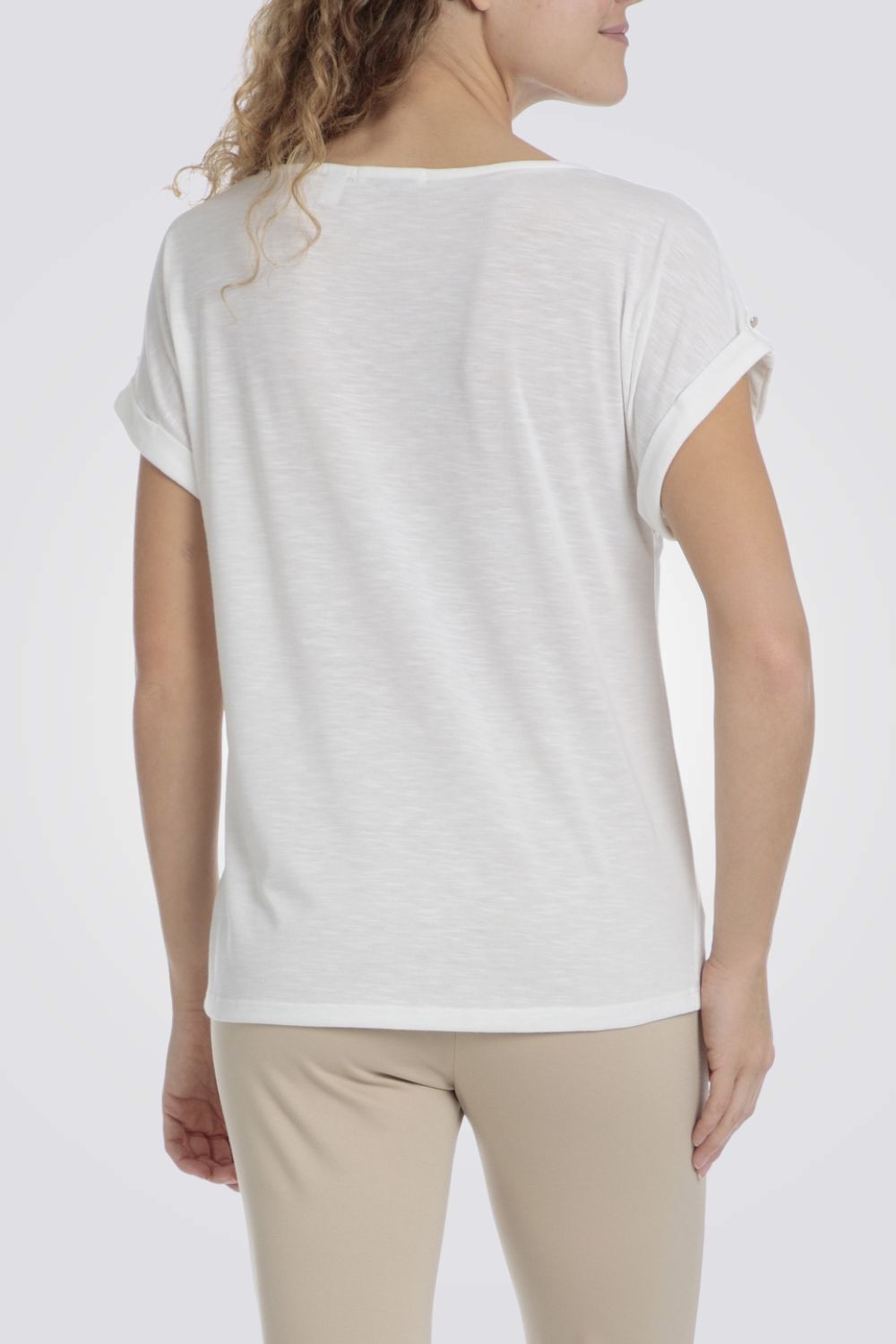 טישירט לנשים בצבע לבן עם הדפס 