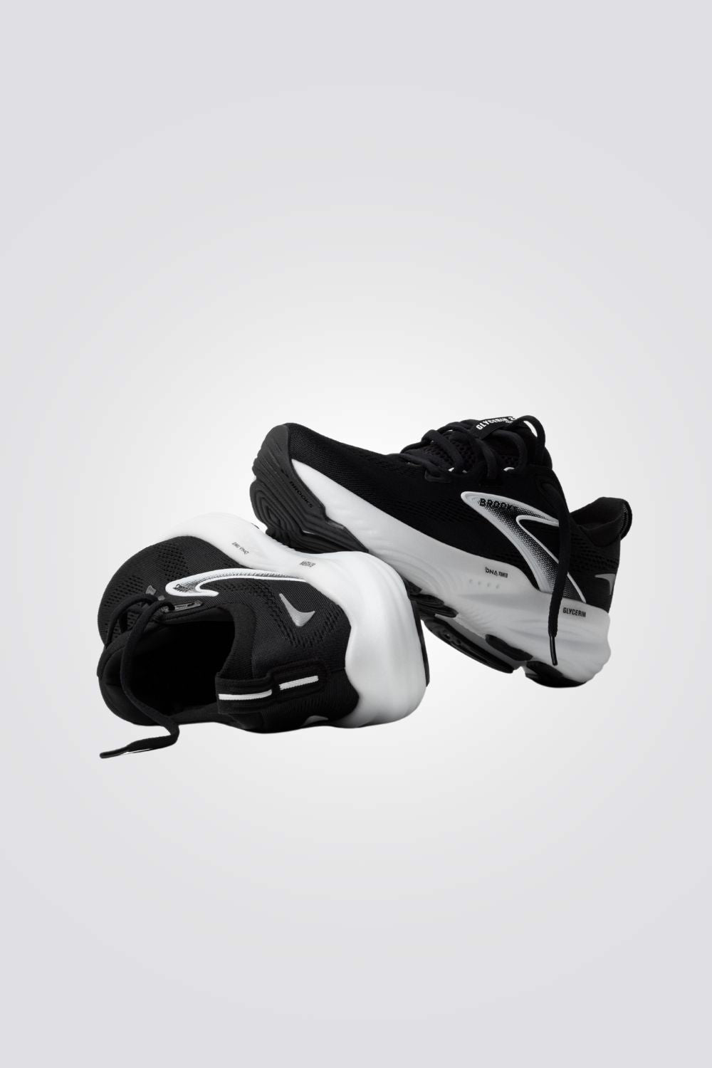 נעלי ריצה בצבע שחור לגברים | ברוקס