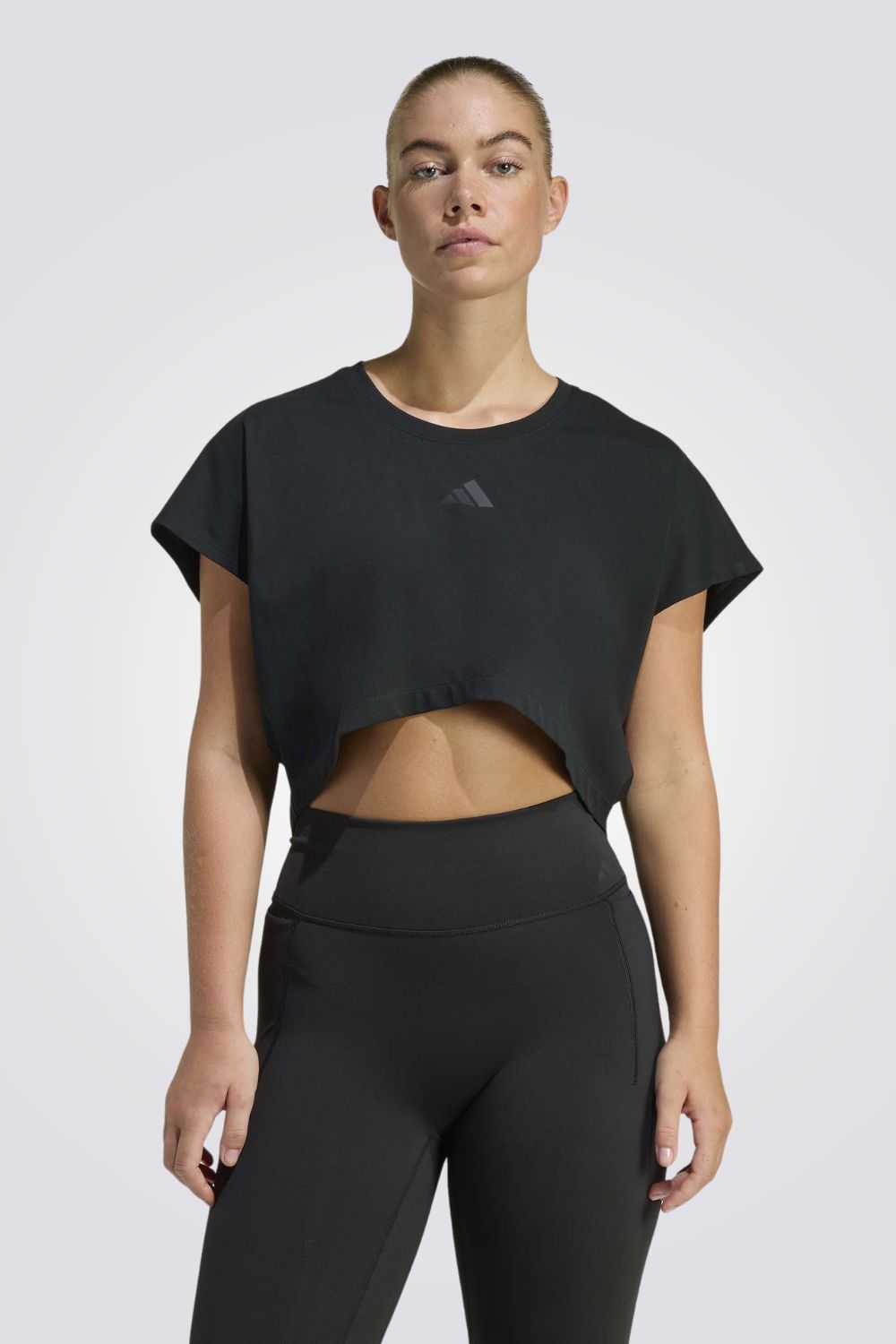 טישירט ספורט בגזרת בטן לנשים | אדידס