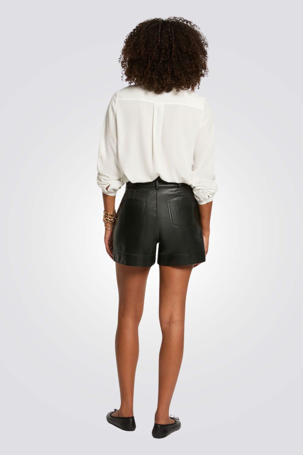 חולצה לבנה לנשים עם סרט שחור | מורגן 