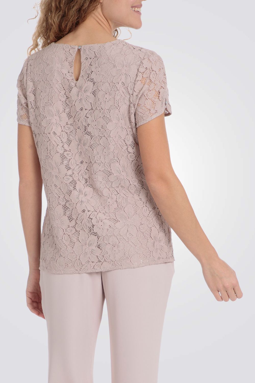 חולצת תחרה בצבע ורוד