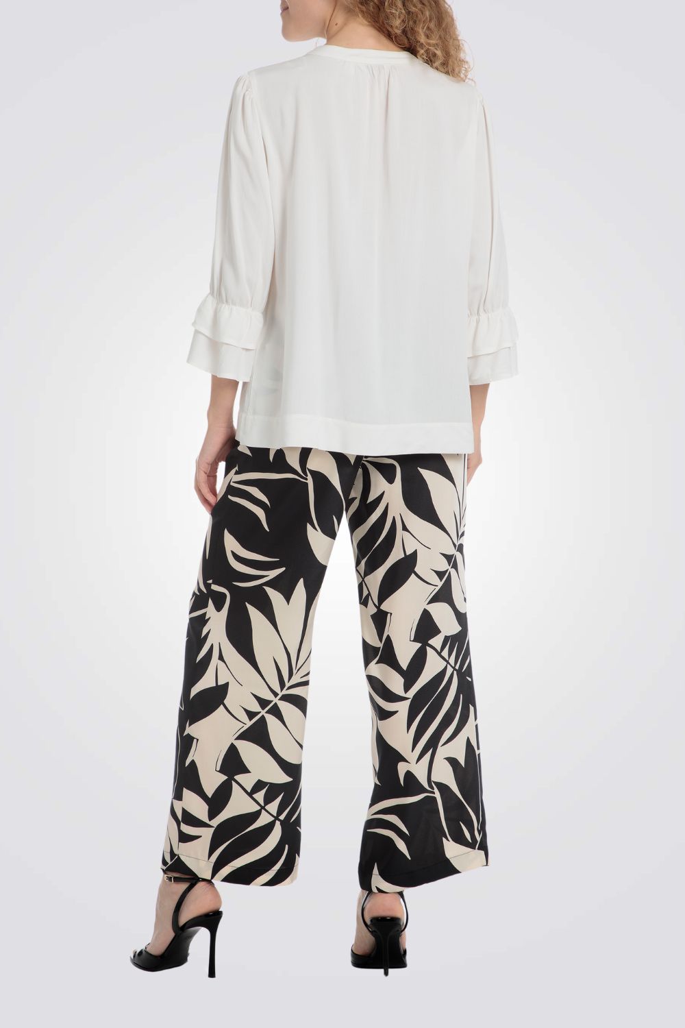 מכנסיים ארוכים הדפס עלים בצבע שחור/שמנת