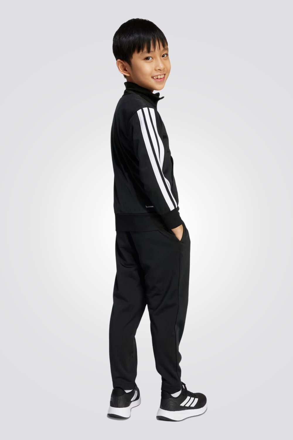 חליפת ספורט לילדים