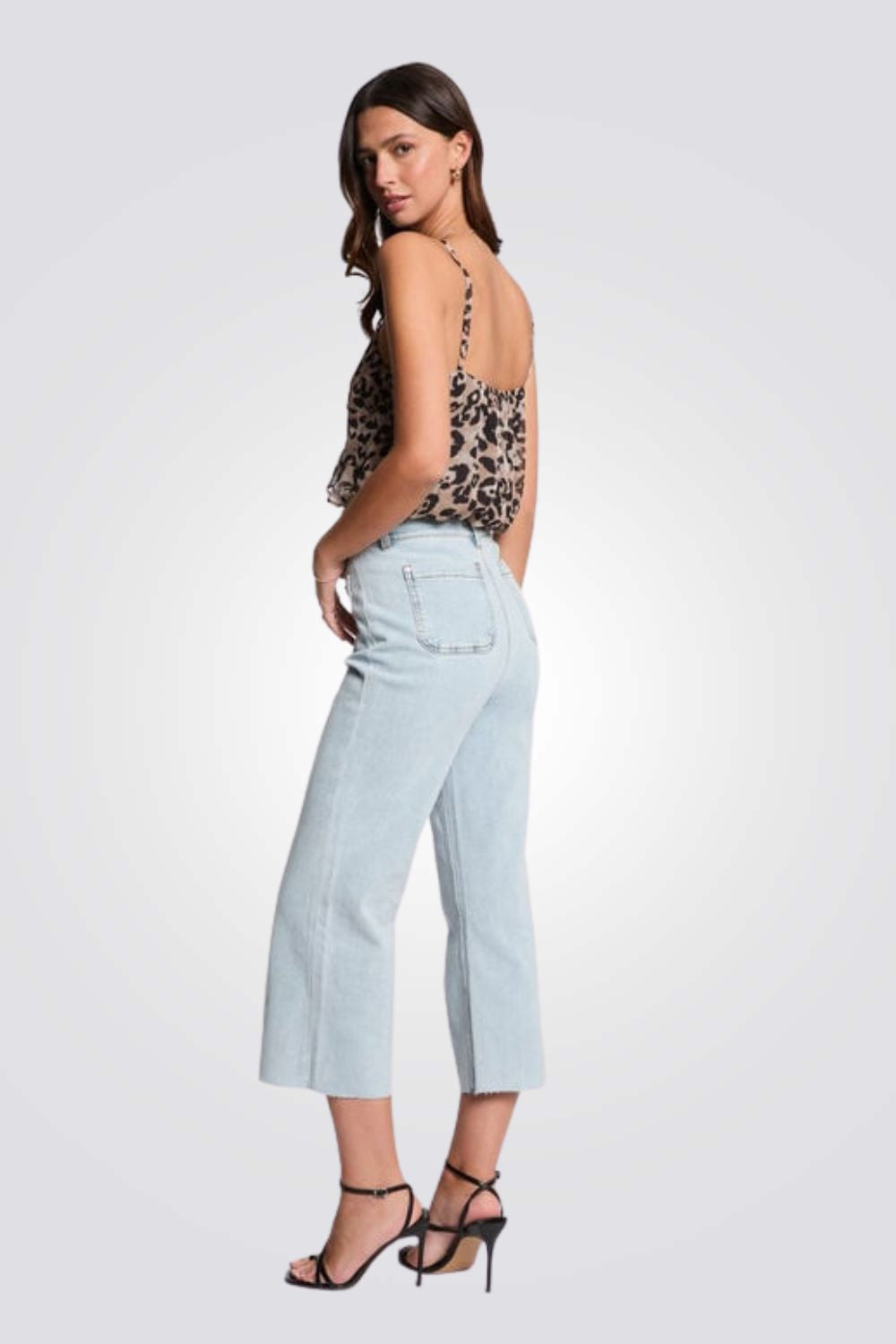 מכנסי ג'ינס רחבים לנשים