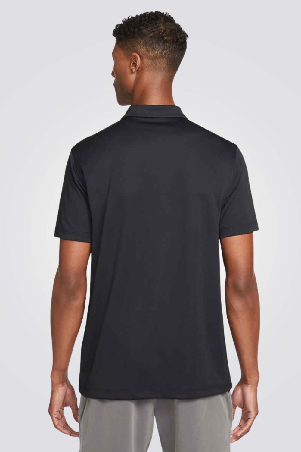 חולצת פולו בצבע שחור לגברים | נייקי
