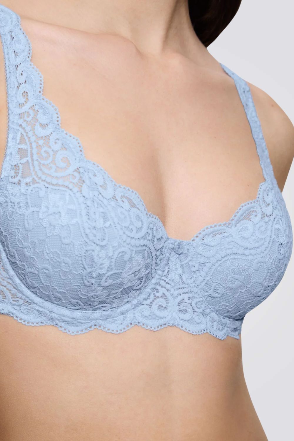 חזיית תחרה מרופדת עם קשת ומחשוף בלקונט | טריומף