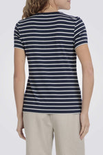 טישירט לנשים בצבע נייבי עם הדפס פסים ועיטור אבנים 