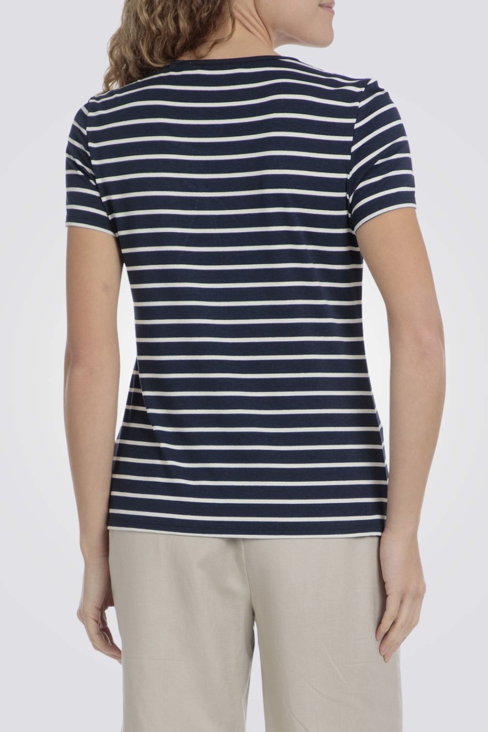 טישירט לנשים בצבע נייבי עם הדפס פסים ועיטור אבנים 