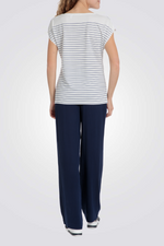 חולצת טי אלגנטית עם פרחים ופסים 