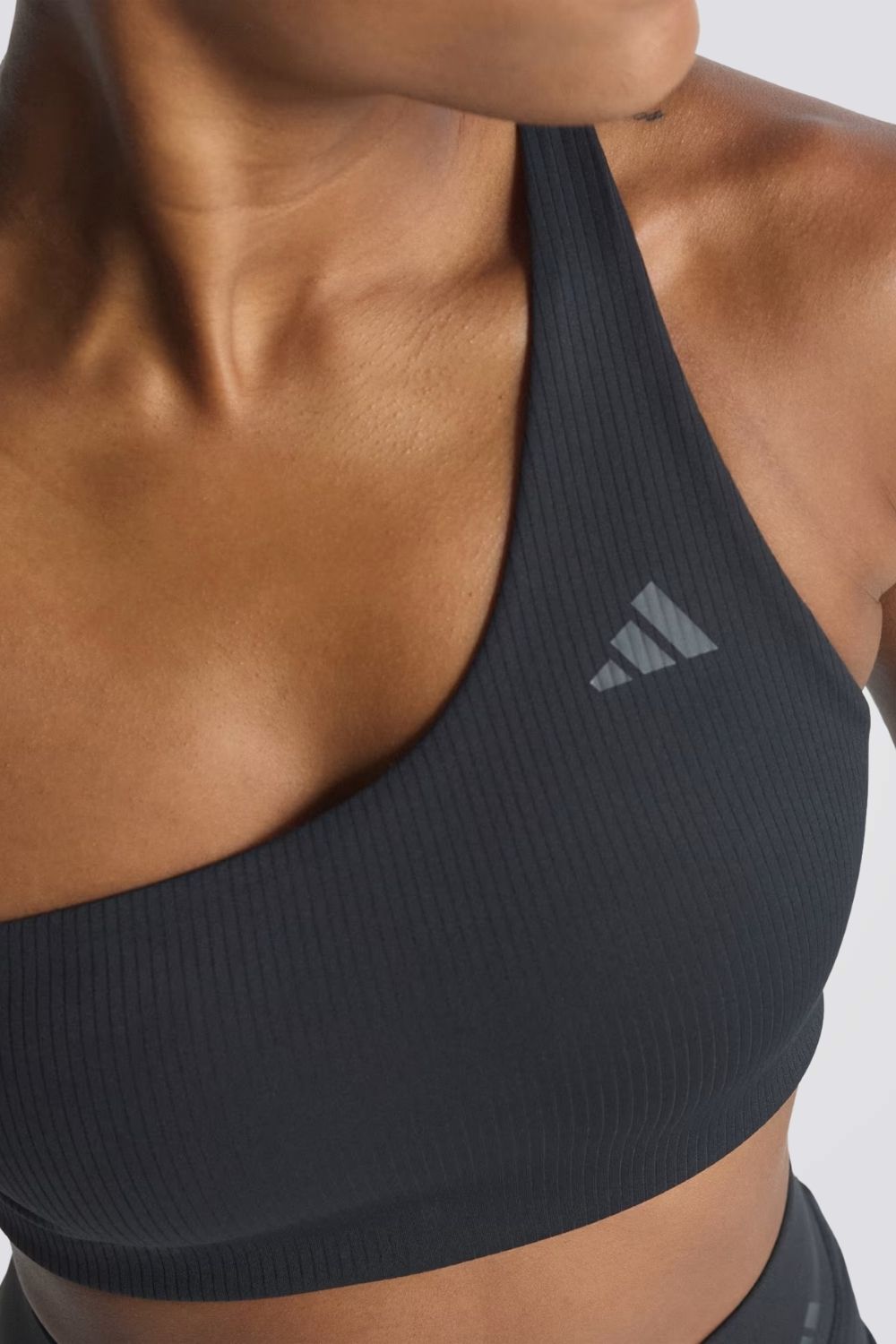 גוזיית ספורט כתף אחת לנשים | אדידס 