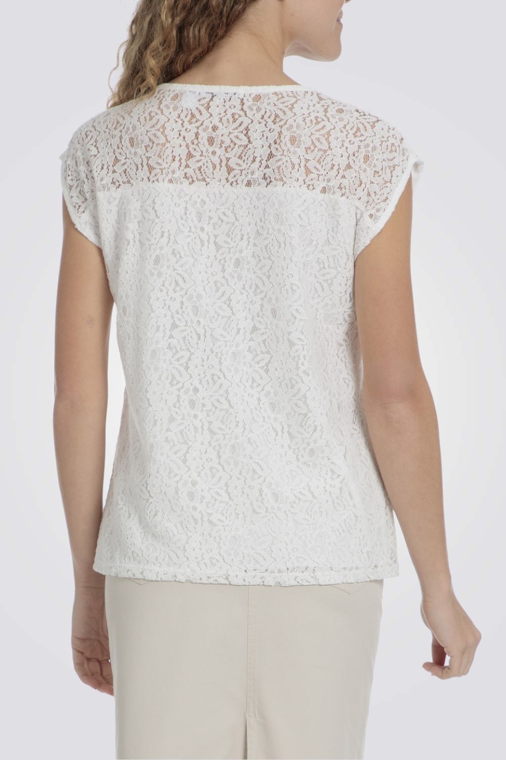 טישירט תחרה לנשים בצבע לבן 