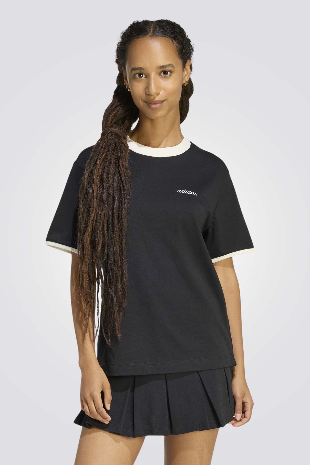 טישירט עם גרפיקה רקומה לנשים | אדידס 