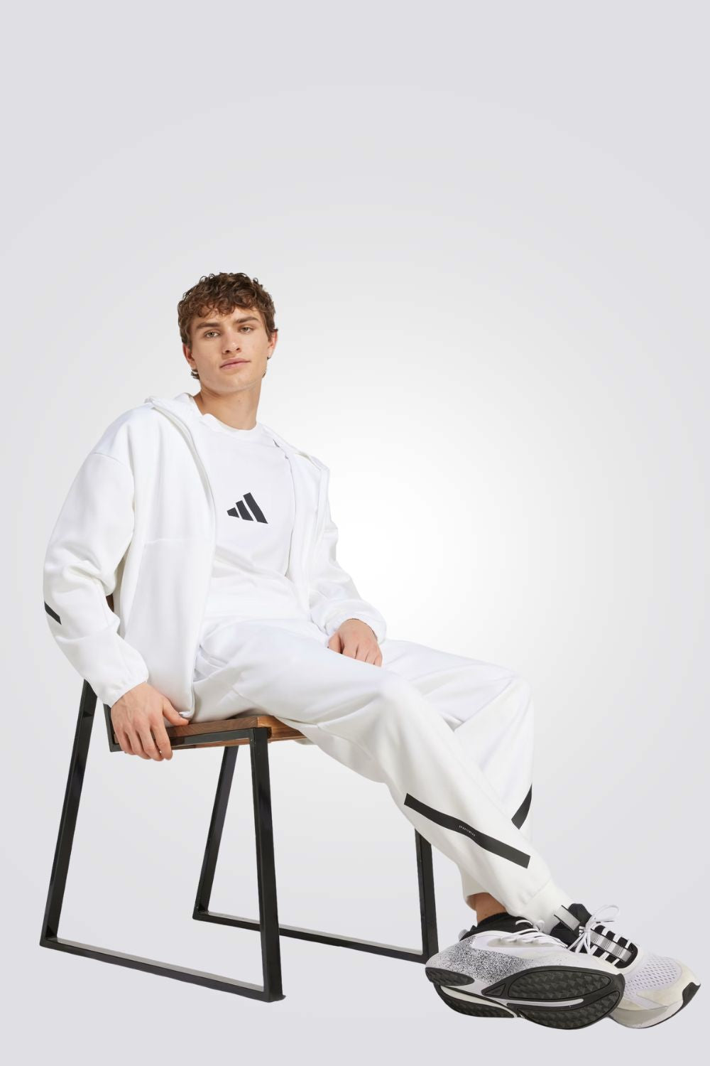 סווטשירט עם קפוצ'ון לגברים בצבע לבן