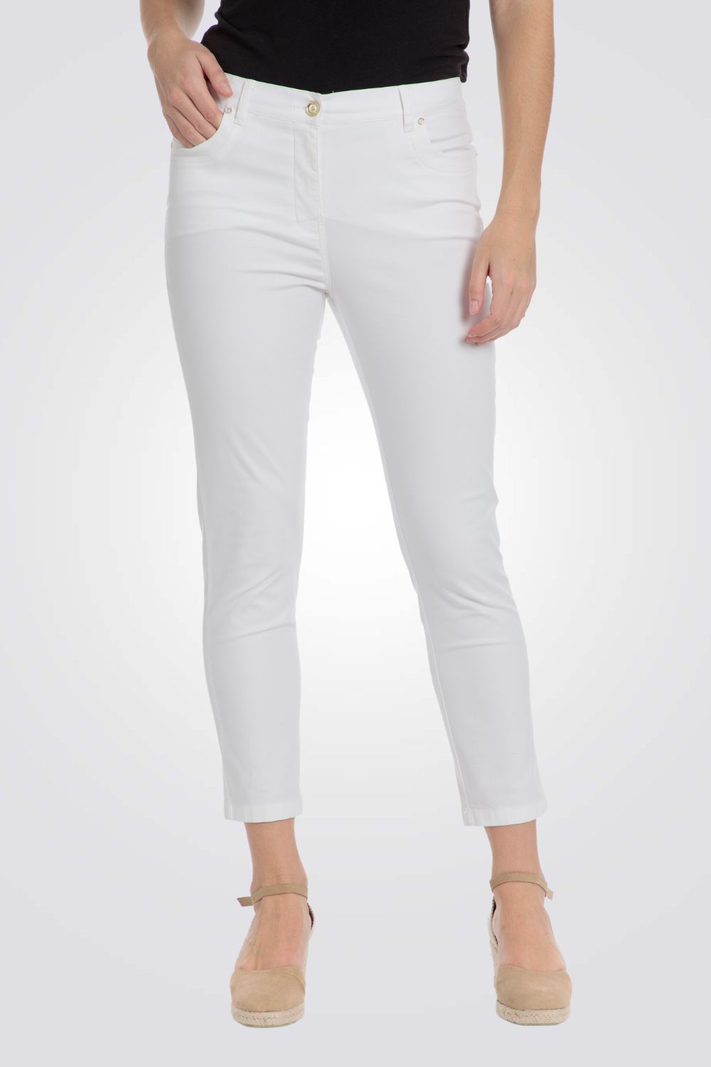 מכנסי קפרי בצבע לבן