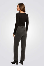 טישירט שרווך ארוך צווארון וי בצבע שחור