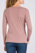 טישירט שרוולים ארוכים בצבע ורוד עם עיטורים