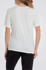 טישירט בצבע לבן הדפס בחזית