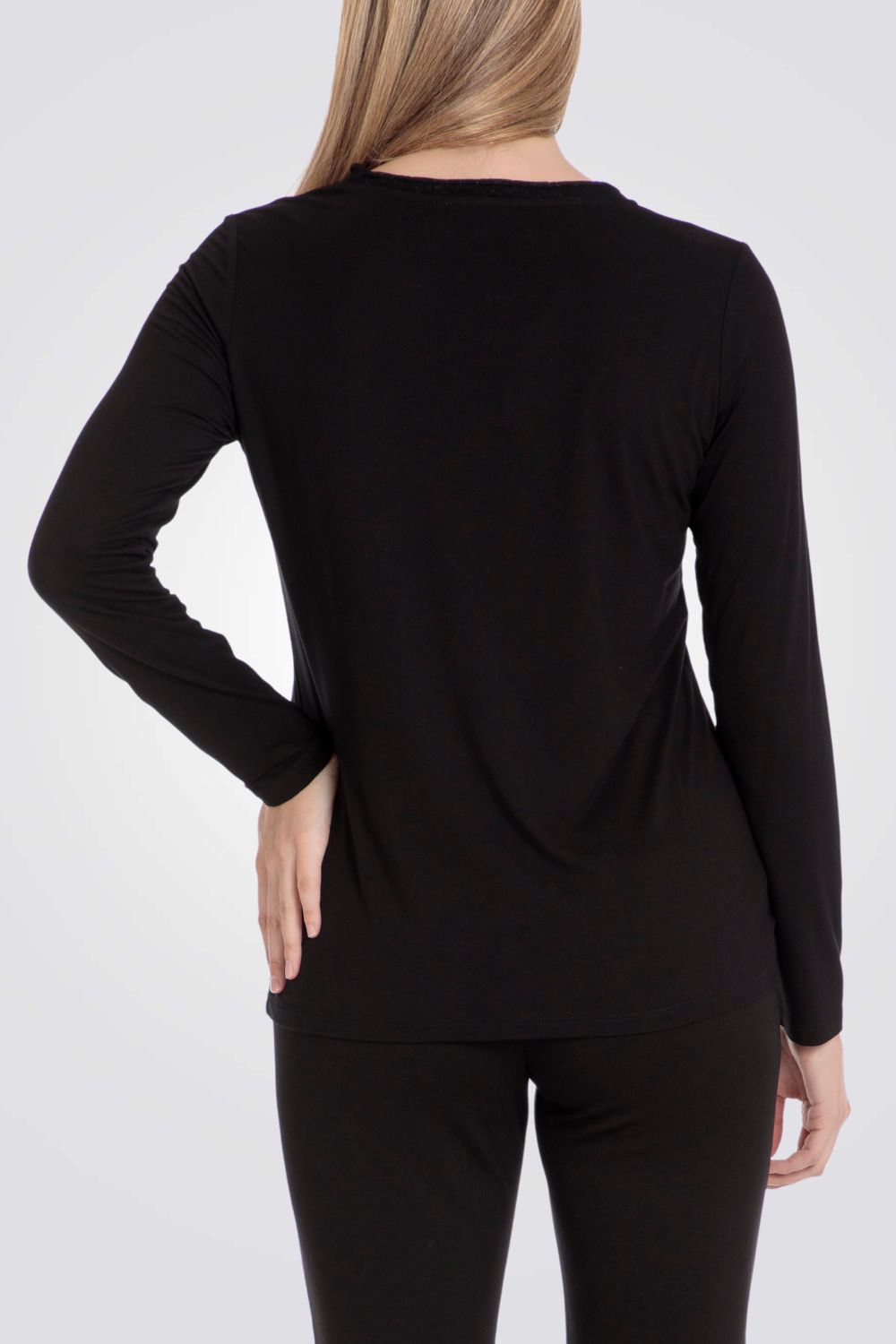 טישירט שרוולים ארוכים עם הדפס בצבע שחור