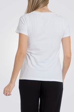 טישירט בצבע לבן הדפס פרחים 