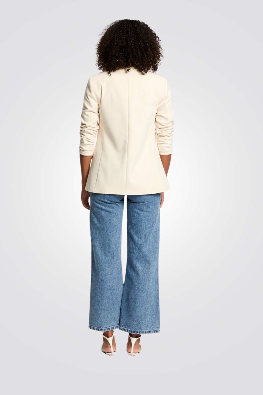 בלייזר קלאסי בצבע שמנת