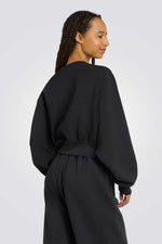 סווטשירט לנשים בצבע שחור